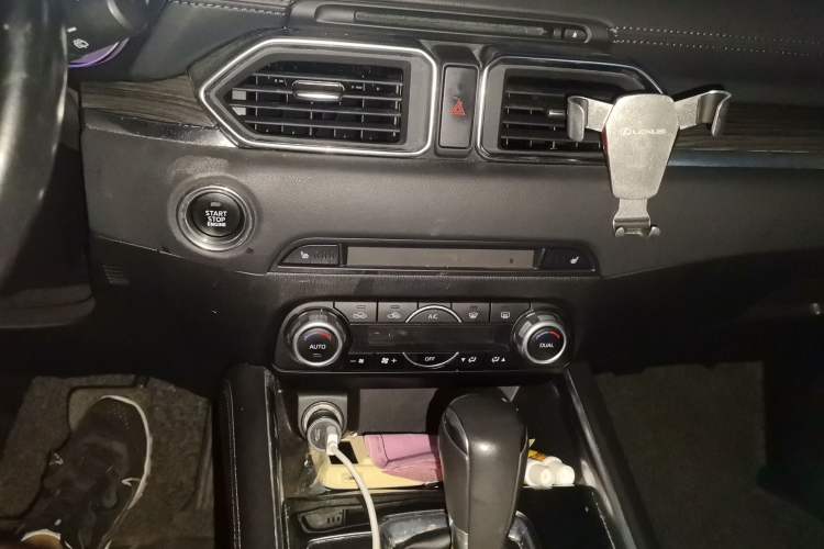 Used Mazda CX-5 2017 2.5L Automatic 4x4 Flagship Version China VI Standard Audio And AC Panel