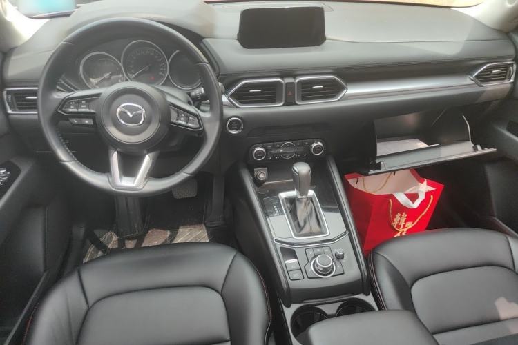 Used Mazda CX-5 2017 2.0L Automatic 2WD ZhiShang Trim China VI Standard Center Console