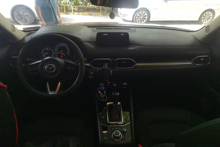 Used Mazda CX-5 2017 2.0L Automatic 2WD ZhiShang Trim China V Standard Center Console
