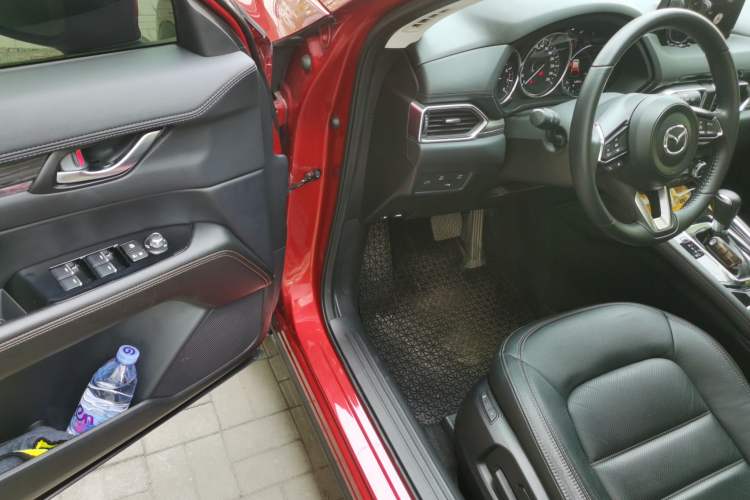 Used Mazda CX-5 2017 2.5L Automatic 2WD ZhiZun Version China V Standard Driver Seat