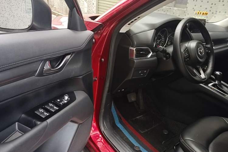 Used Mazda CX-5 2017 2.0L Automatic 2WD ZhiShang Trim China V Standard Driver Seat