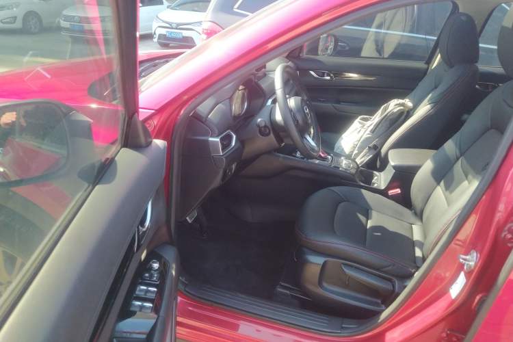 Used Mazda CX-5 2017 2.0L Automatic 2WD ZhiShang Trim China V Standard Driver Seat