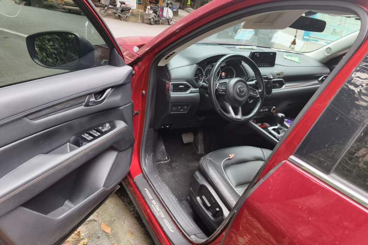 Used Mazda CX-5 2017 2.5L Automatic 2WD ZhiZun Version China V Standard Driver Seat