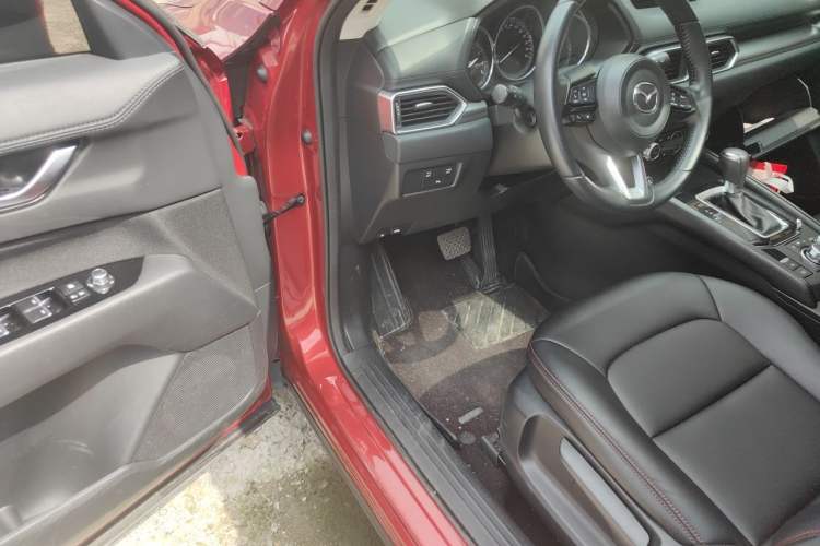 Used Mazda CX-5 2017 2.0L Automatic 2WD ZhiShang Trim China VI Standard Driver Seat