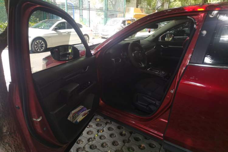 Used Mazda CX-5 2017 2.0L Automatic 2WD ZhiShang Trim China V Standard Driver Seat