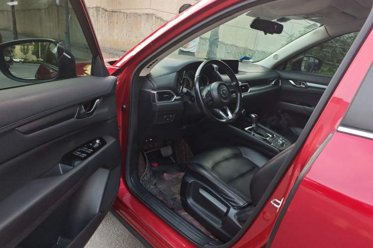 Used Mazda CX-5 2017 2.0L Automatic 2WD ZhiShang Trim China V Standard Driver Seat
