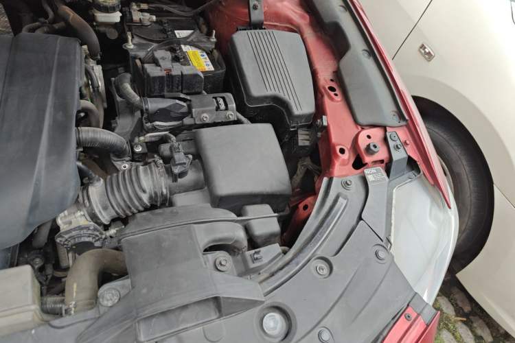 Used Mazda CX-5 2017 2.0L Automatic 2WD ZhiShang Trim China VI Standard Engine Bay Left