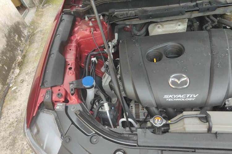 Used Mazda CX-5 2017 2.0L Automatic 2WD ZhiShang Trim China VI Standard Engine Bay Right