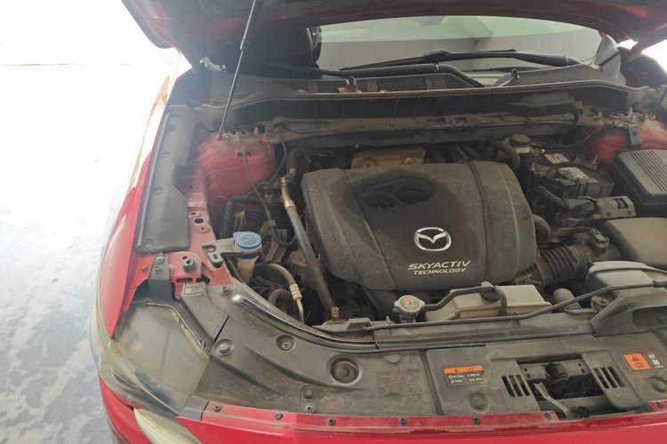 Used Mazda CX-5 2017 2.0L Automatic 2WD ZhiShang Trim China VI Standard Engine Bay Right