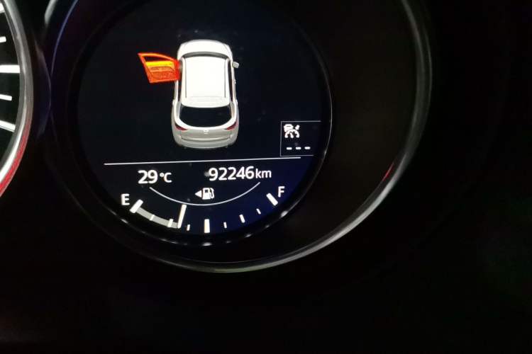 Used Mazda CX-5 2017 2.5L Automatic 4x4 Flagship Version China VI Standard Odometer Close Up