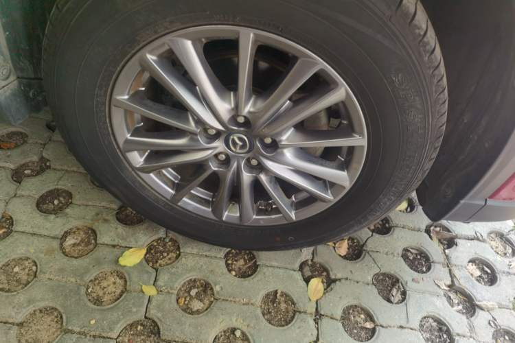 Used Mazda CX-5 2017 2.0L Automatic 2WD ZhiShang Trim China V Standard Right Front Wheel Hub