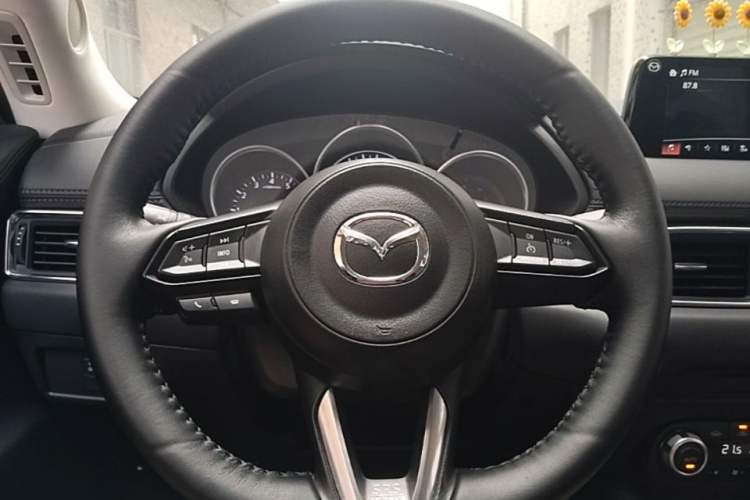 Used Mazda CX-5 2017 2.0L Automatic 2WD ZhiShang Trim China V Standard Steering Wheel