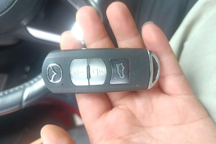 Used Mazda CX-5 2017 2.5L Automatic 4x4 ZhiZun Version China V Standard Vehicle Key