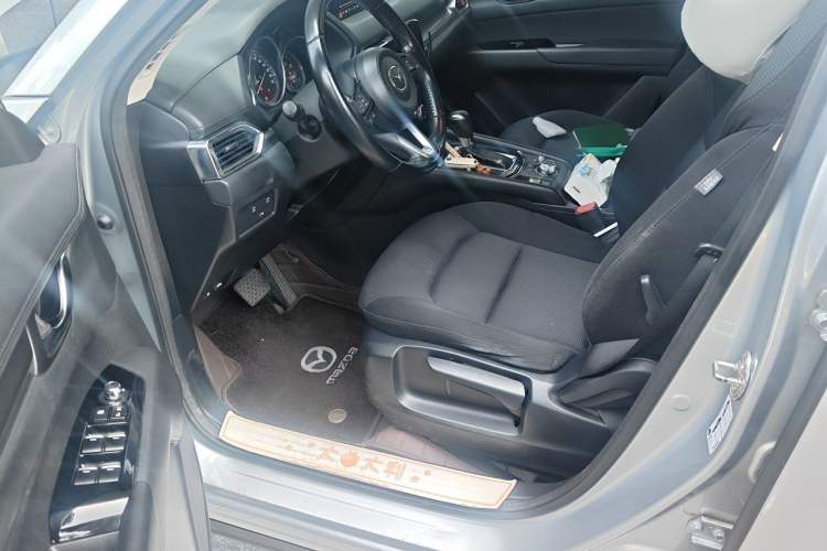 Used Mazda CX-5 2017 2.0L Automatic 2WD ZhiShang Trim China V Standard Driver Seat
