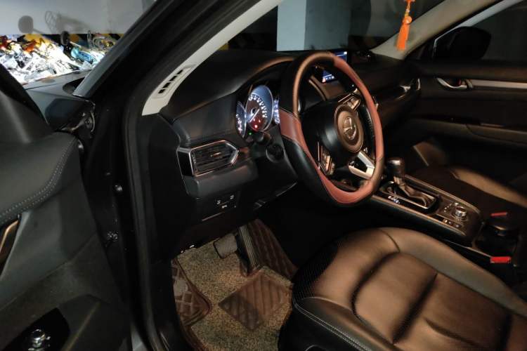 Used Mazda CX-5 2017 2.0L Automatic 2WD ZhiShang Trim China V Standard Driver Seat