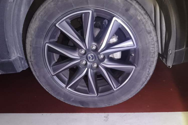 Used Mazda CX-5 2017 2.5L Automatic 2WD ZhiZun Version China VI Standard Right Front Wheel Hub