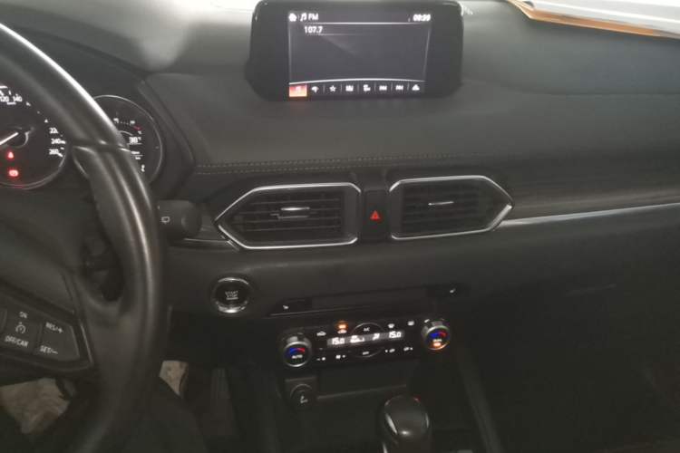 Used Mazda CX-5 2017 2.0L Automatic 2WD Smart Enjoyment Version China V Standard Audio And AC Panel