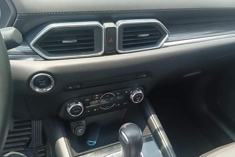 Used Mazda CX-5 2017 2.0L Automatic 2WD Smart Enjoyment Version China V Standard Audio And AC Panel