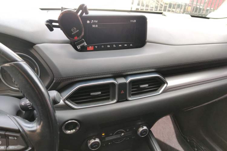 Used Mazda CX-5 2017 2.0L Automatic 2WD ZhiShang Trim China V Standard Audio And AC Panel