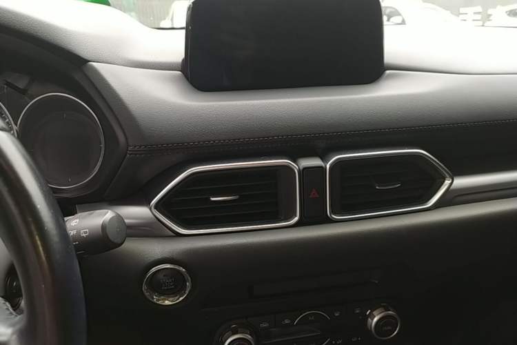 Used Mazda CX-5 2017 2.0L Automatic 2WD ZhiShang Trim China VI Standard Audio And AC Panel