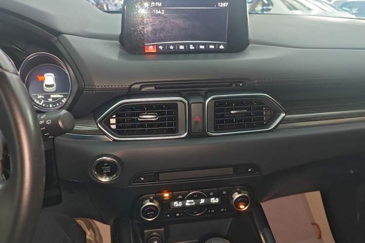Used Mazda CX-5 2017 2.5L Automatic 2WD ZhiZun Version China VI Standard Audio And AC Panel