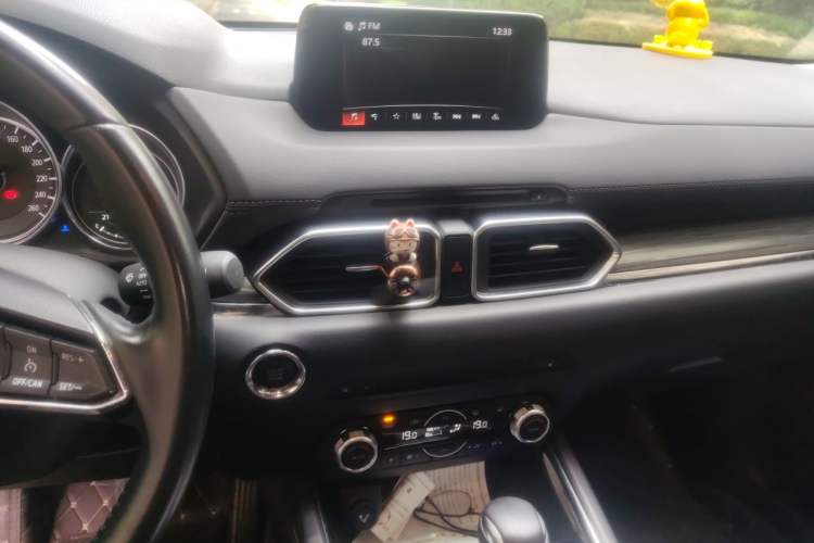 Used Mazda CX-5 2017 2.5L Automatic 4x4 ZhiZun Version China V Standard Audio And AC Panel