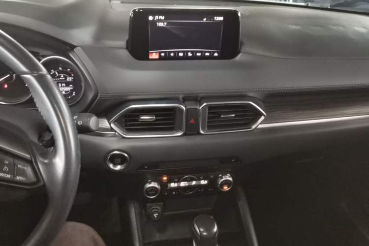 Used Mazda CX-5 2017 2.0L Automatic 2WD Smart Enjoyment Version China V Standard Audio And AC Panel