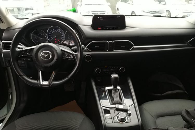 Used Mazda CX-5 2017 2.0L Automatic 2WD ZhiShang Trim China VI Standard Center Console