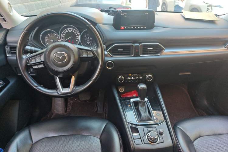 Used Mazda CX-5 2017 2.0L Automatic 2WD ZhiShang Trim China V Standard Center Console