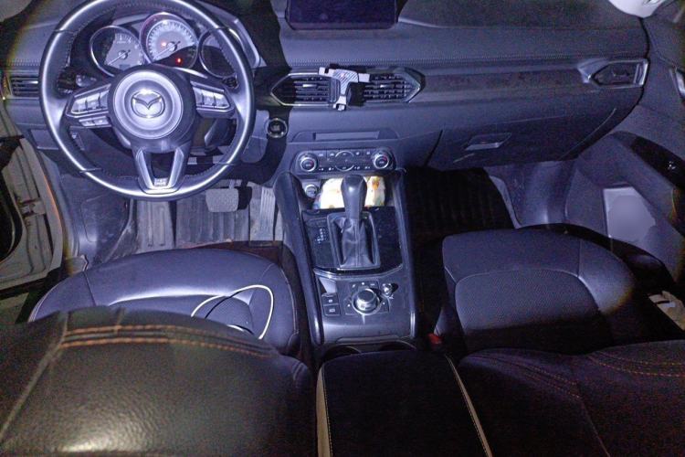 Used Mazda CX-5 2017 2.0L Automatic 2WD ZhiShang Trim China VI Standard Center Console
