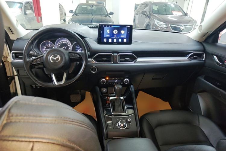 Used Mazda CX-5 2017 2.0L Automatic 2WD ZhiShang Trim China V Standard Center Console
