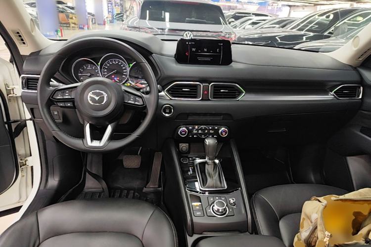 Used Mazda CX-5 2017 2.0L Automatic 2WD ZhiShang Trim China V Standard Center Console