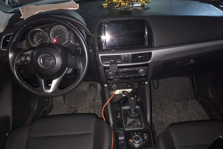 Used Mazda CX-5 2017 2.0L Automatic 2WD Comfort Edition China VI Standard Center Console