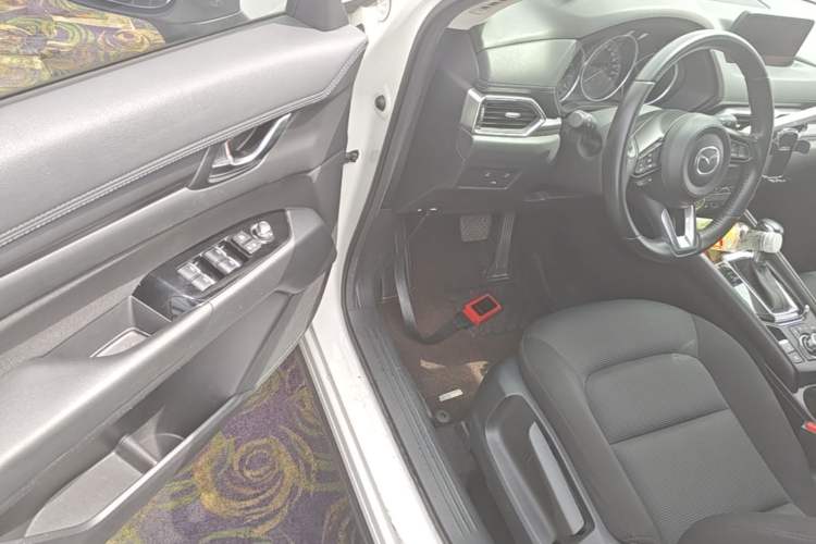 Used Mazda CX-5 2017 2.0L Automatic 2WD ZhiShang Trim China V Standard Driver Seat