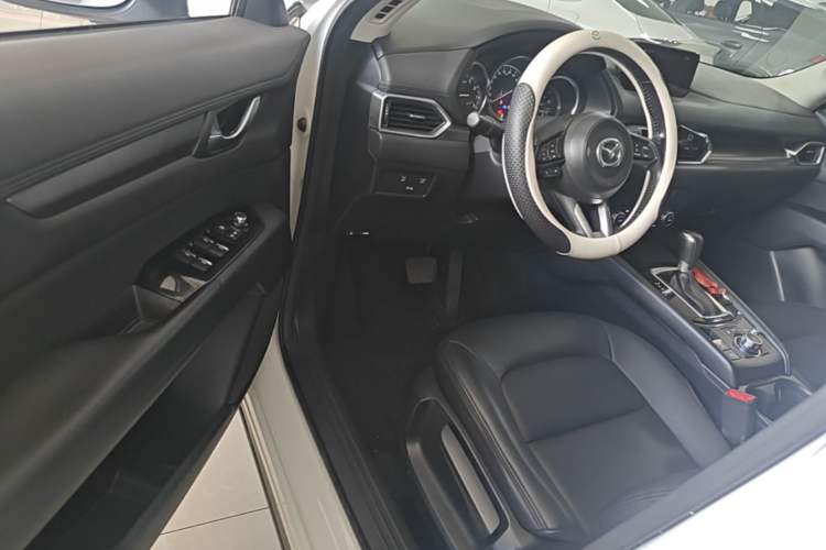 Used Mazda CX-5 2017 2.0L Automatic 2WD ZhiShang Trim China V Standard Driver Seat
