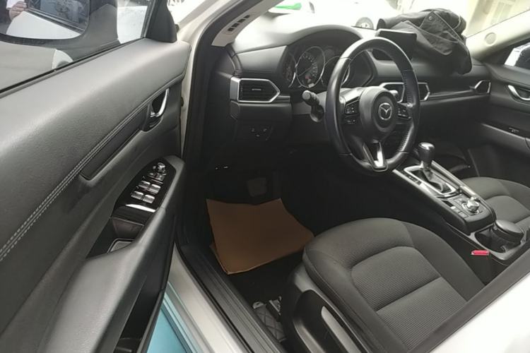 Used Mazda CX-5 2017 2.0L Automatic 2WD ZhiShang Trim China VI Standard Driver Seat