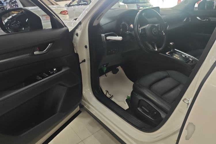Used Mazda CX-5 2017 2.5L Automatic 2WD ZhiZun Version China VI Standard Driver Seat