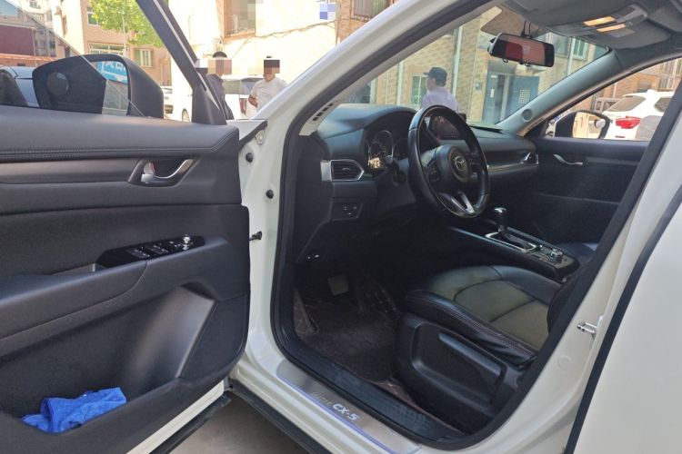 Used Mazda CX-5 2017 2.0L Automatic 2WD ZhiShang Trim China V Standard Driver Seat
