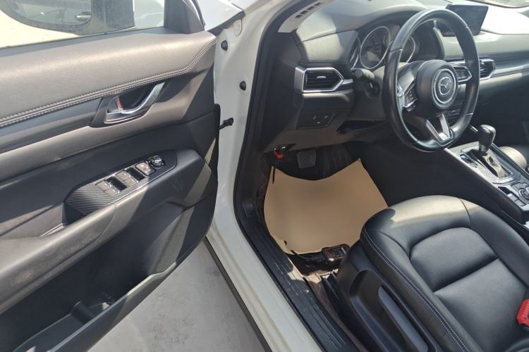 Used Mazda CX-5 2017 2.0L Automatic 2WD ZhiShang Trim China V Standard Driver Seat