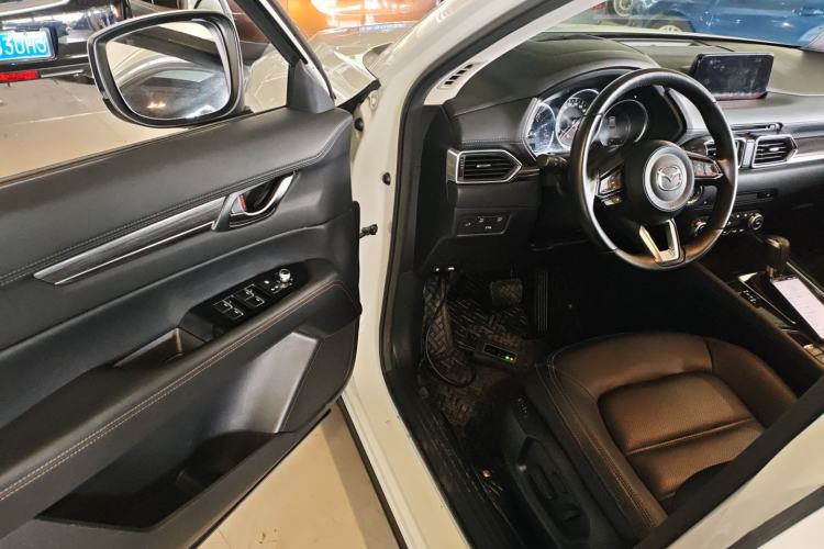 Used Mazda CX-5 2017 2.5L Automatic 4x4 ZhiZun Version China V Standard Driver Seat