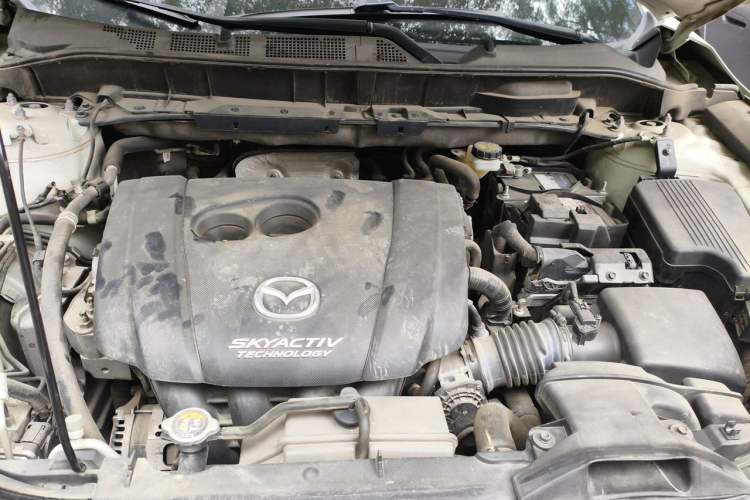 Used Mazda CX-5 2017 2.5L Automatic 4x4 Flagship Version China VI Standard Engine Bay