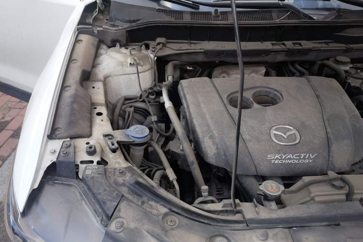 Used Mazda CX-5 2017 2.0L Automatic 2WD ZhiShang Trim China VI Standard Engine Bay Right