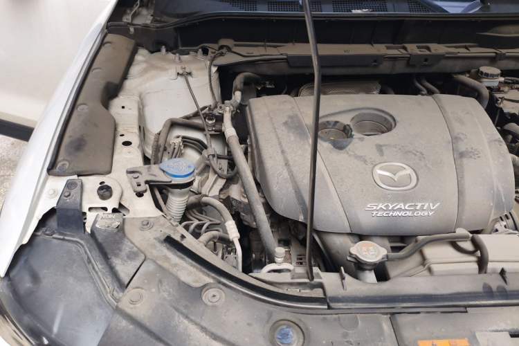 Used Mazda CX-5 2017 2.0L Automatic 2WD ZhiShang Trim China VI Standard Engine Bay Right