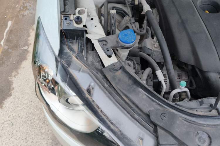 Used Mazda CX-5 2017 2.0L Automatic 2WD ZhiShang Trim China VI Standard Engine Bay Right