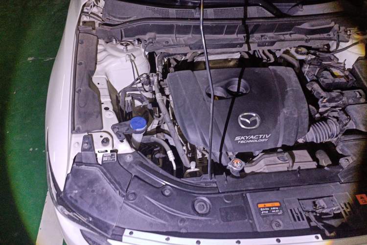 Used Mazda CX-5 2017 2.0L Automatic 2WD ZhiShang Trim China VI Standard Engine Bay Right