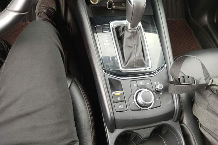 Used Mazda CX-5 2017 2.0L Automatic 2WD ZhiShang Trim China V Standard Gear Lever