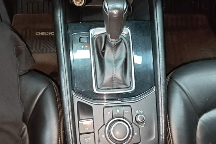 Used Mazda CX-5 2017 2.0L Automatic 2WD ZhiShang Trim China V Standard Gear Lever