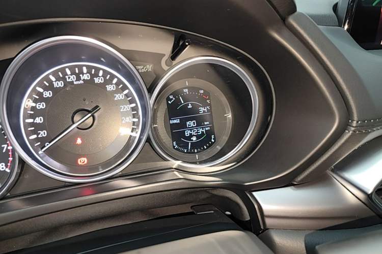 Used Mazda CX-5 2017 2.0L Automatic 2WD ZhiShang Trim China V Standard Instrument Cluster