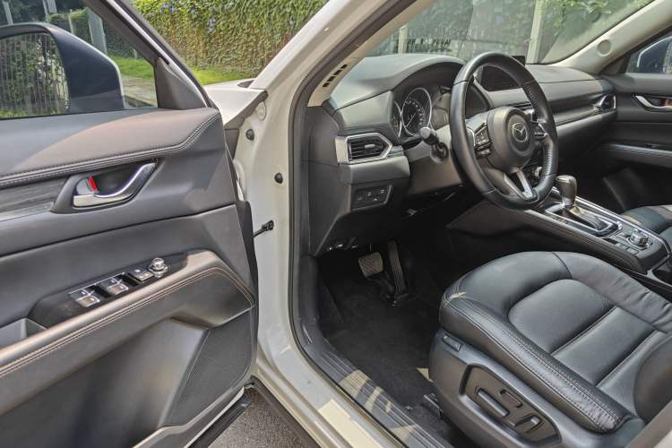 Used Mazda CX-5 2017 2.5L Automatic 4x4 ZhiZun Version China V Standard Interior 6