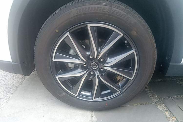 Used Mazda CX-5 2017 2.5L Automatic 4x4 ZhiZun Version China V Standard Left Front Wheel Hub